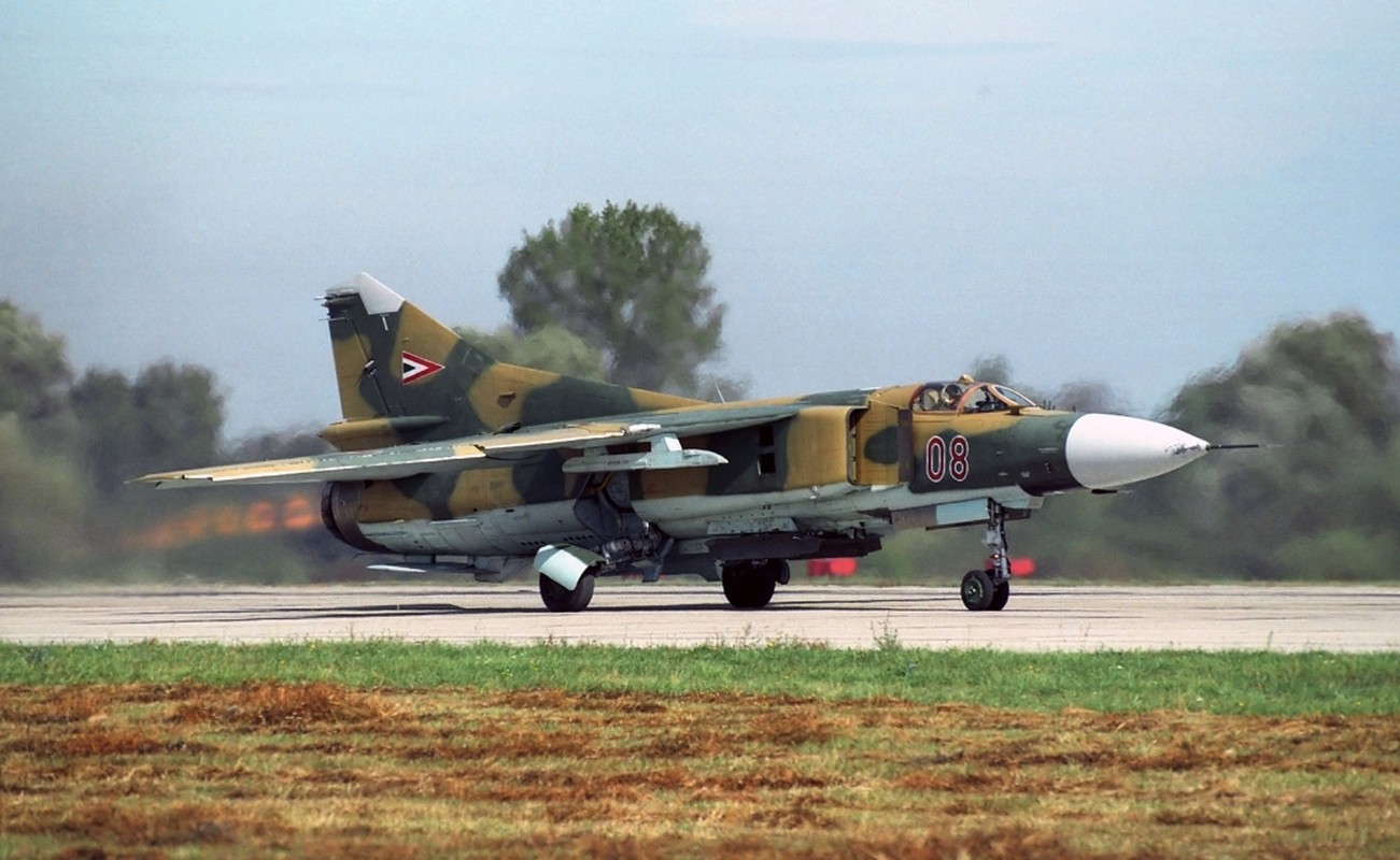 Ky an: MiG-23 “Ma” cua Lien Xo bay lac sang phia NATO-Hinh-9