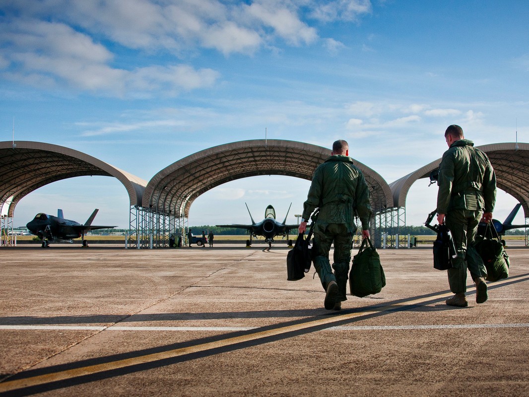 Qua met moi, Lau Nam Goc cho F-35 ve &quot;huu non&quot;-Hinh-11