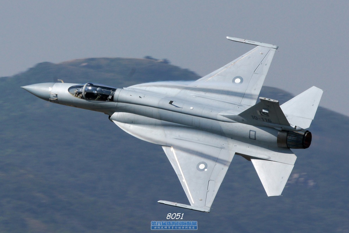 Tien kich JF-17: Chuan NATO nhung gia hang &quot;cho&quot; cua Trung Quoc-Hinh-2