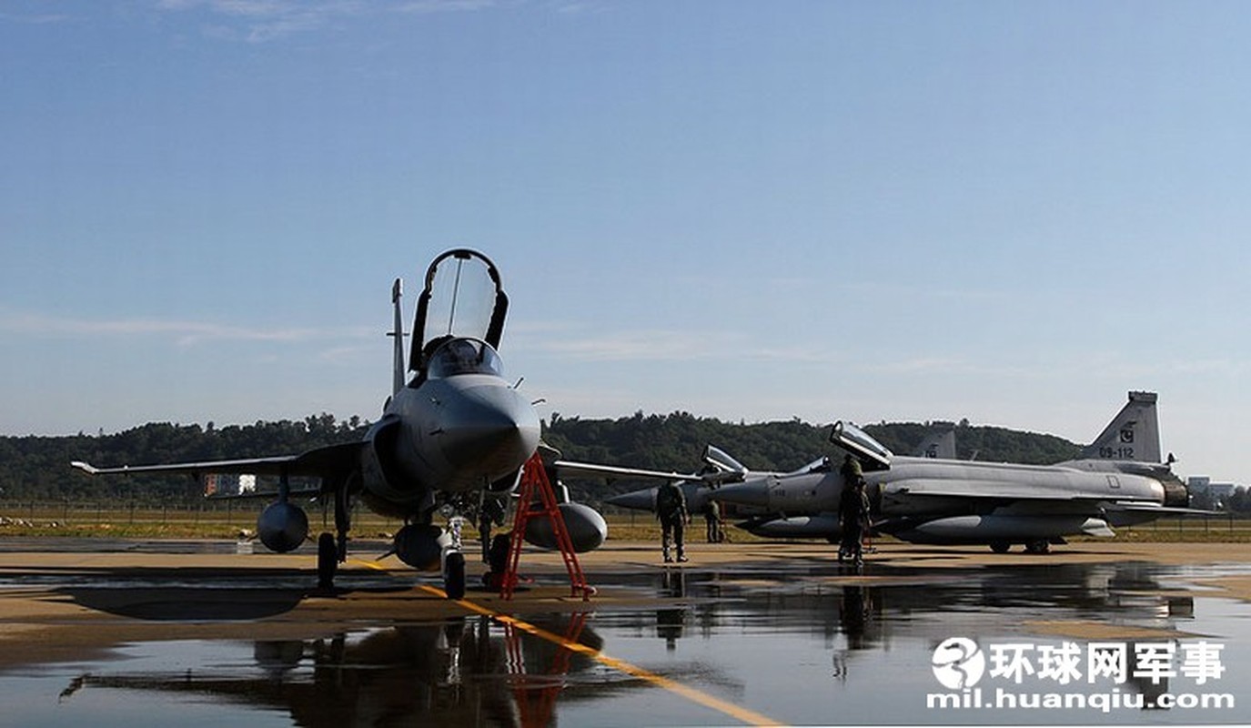 Tien kich JF-17: Chuan NATO nhung gia hang &quot;cho&quot; cua Trung Quoc-Hinh-3