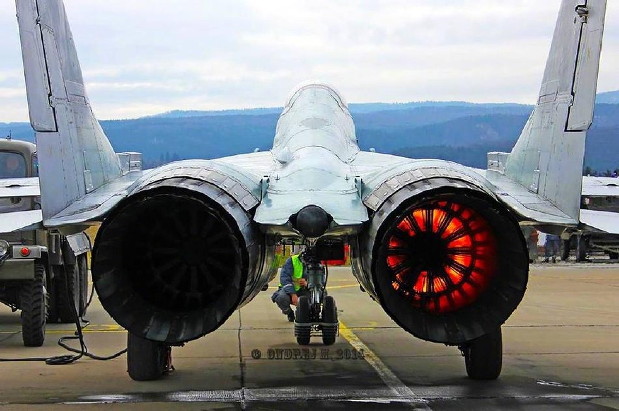 Can canh &quot;trai tim&quot; cua chien dau co huyen thoai MiG-29-Hinh-8