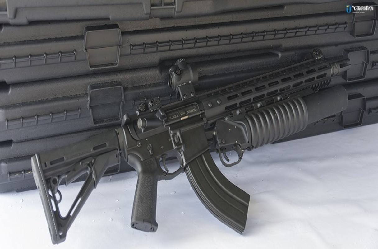 Quan doi Ukraine &quot;thay mau&quot;, thay luon ca AK-74-Hinh-3