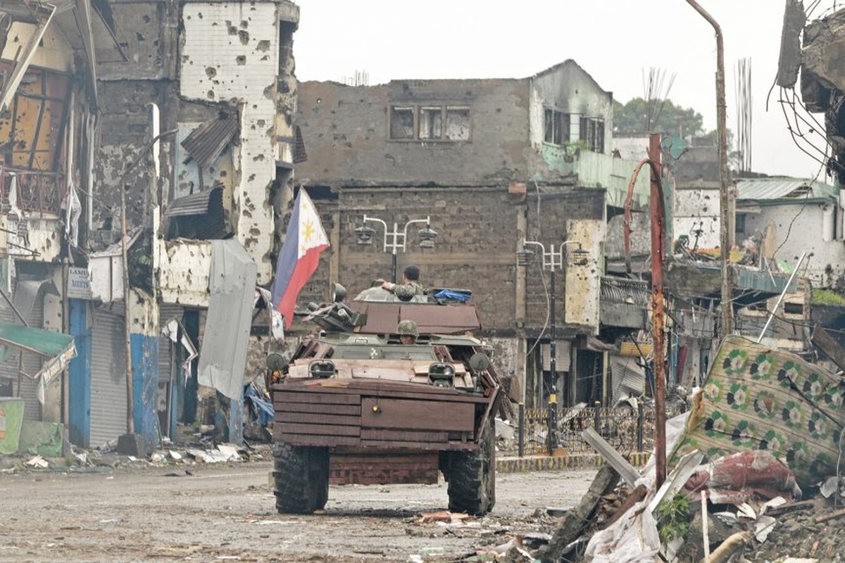 Nhung hinh anh dau tien ben trong Marawi, khi sach bong IS-Hinh-12