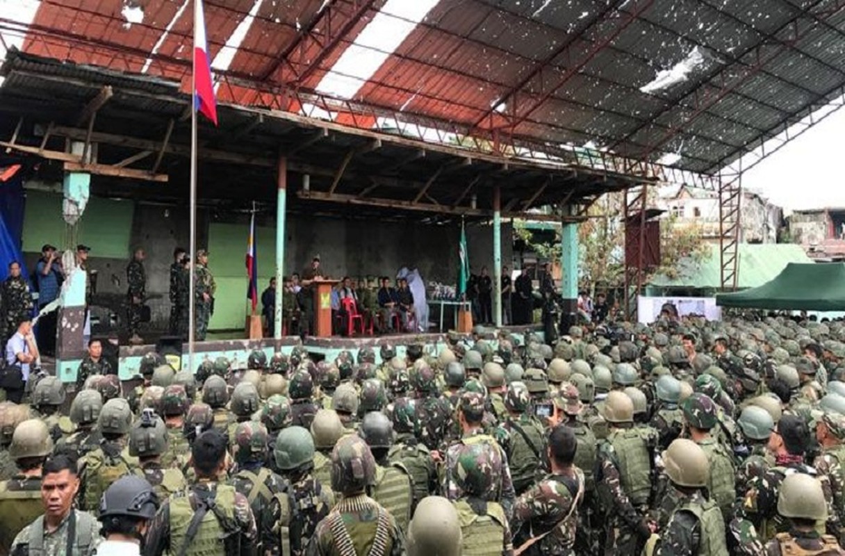 Nhung hinh anh dau tien ben trong Marawi, khi sach bong IS-Hinh-13