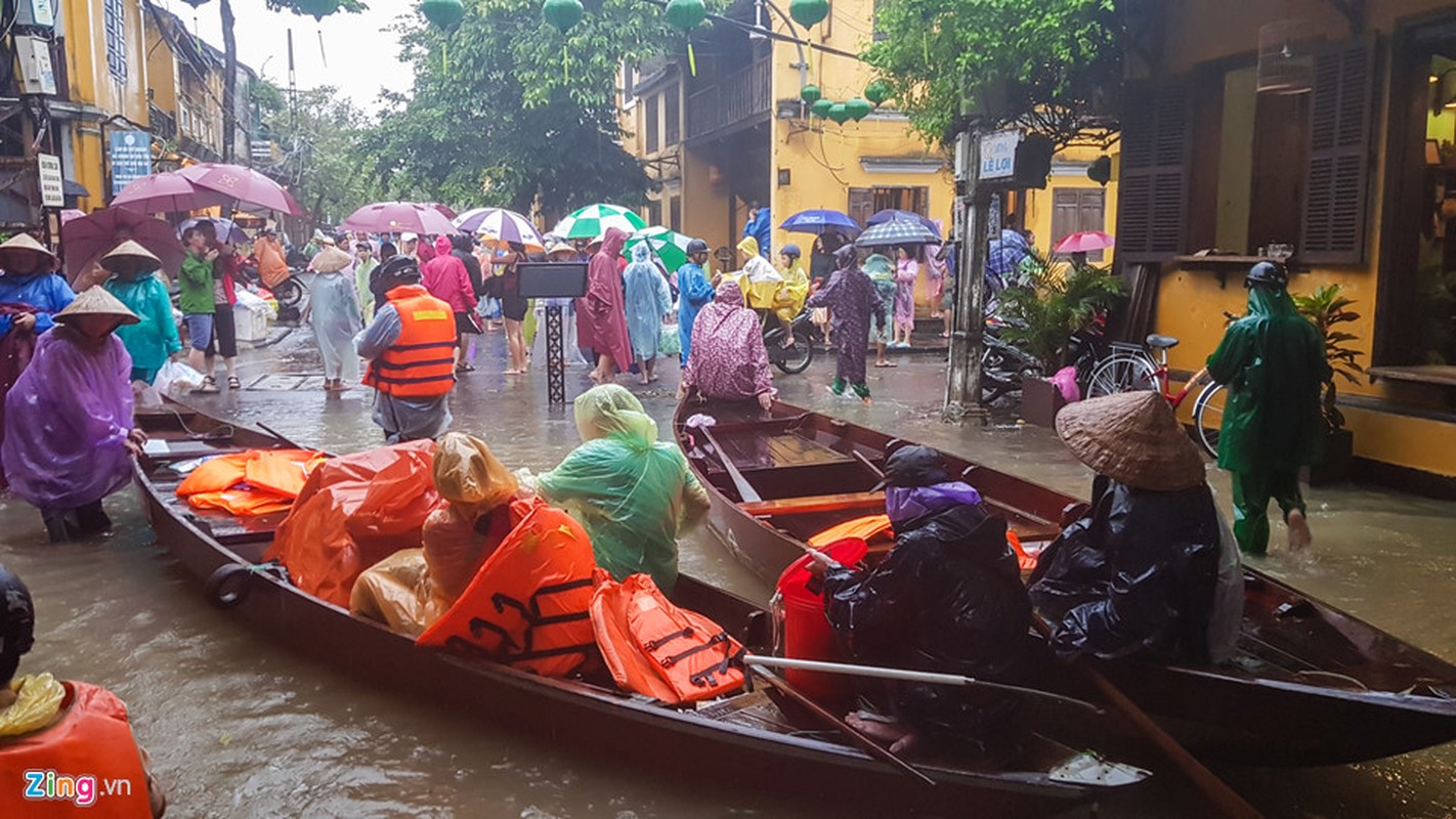 Kiem tien trieu moi ngay khi pho co Hoi An chim trong nuoc lu-Hinh-2