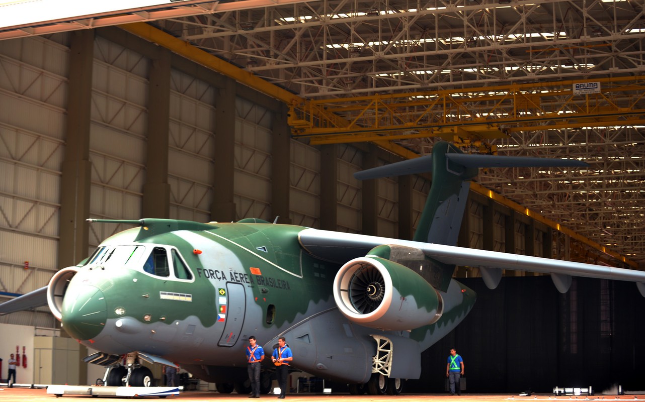 Van tai co KC-390 Brazil chua kip bay da “gay canh“-Hinh-6