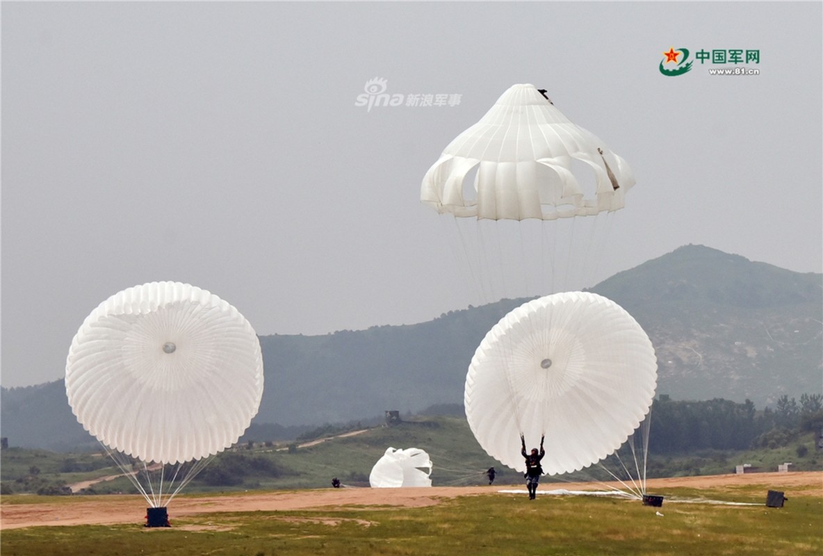 Muc kich linh du Trung Quoc tap tran voi vu khi hang nang-Hinh-6