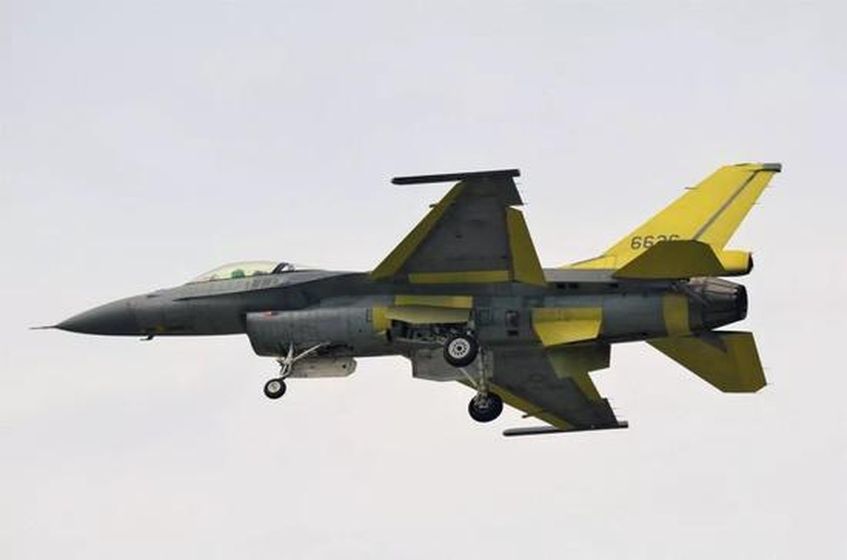 Tung bien the nang cap F-16V, Dai Loan coi thuong Su-35 Trung Quoc-Hinh-4