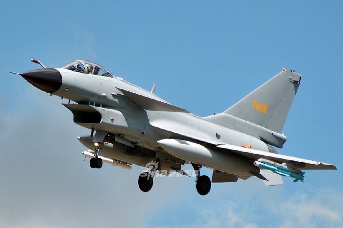 Mang duoc sieu ten lua, J-10 Trung Quoc khong con so F-16?