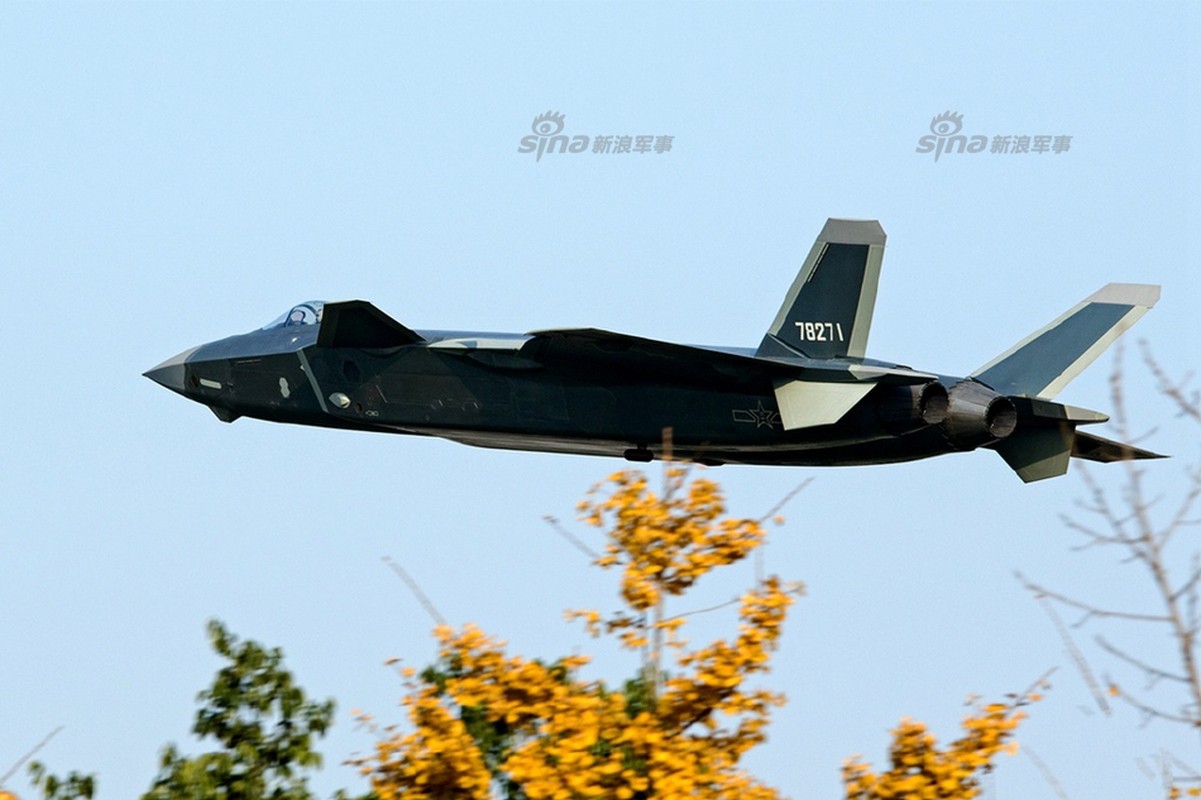 Tranh thu F-35 nam dat, Trung Quoc tang toc san xuat J-20?