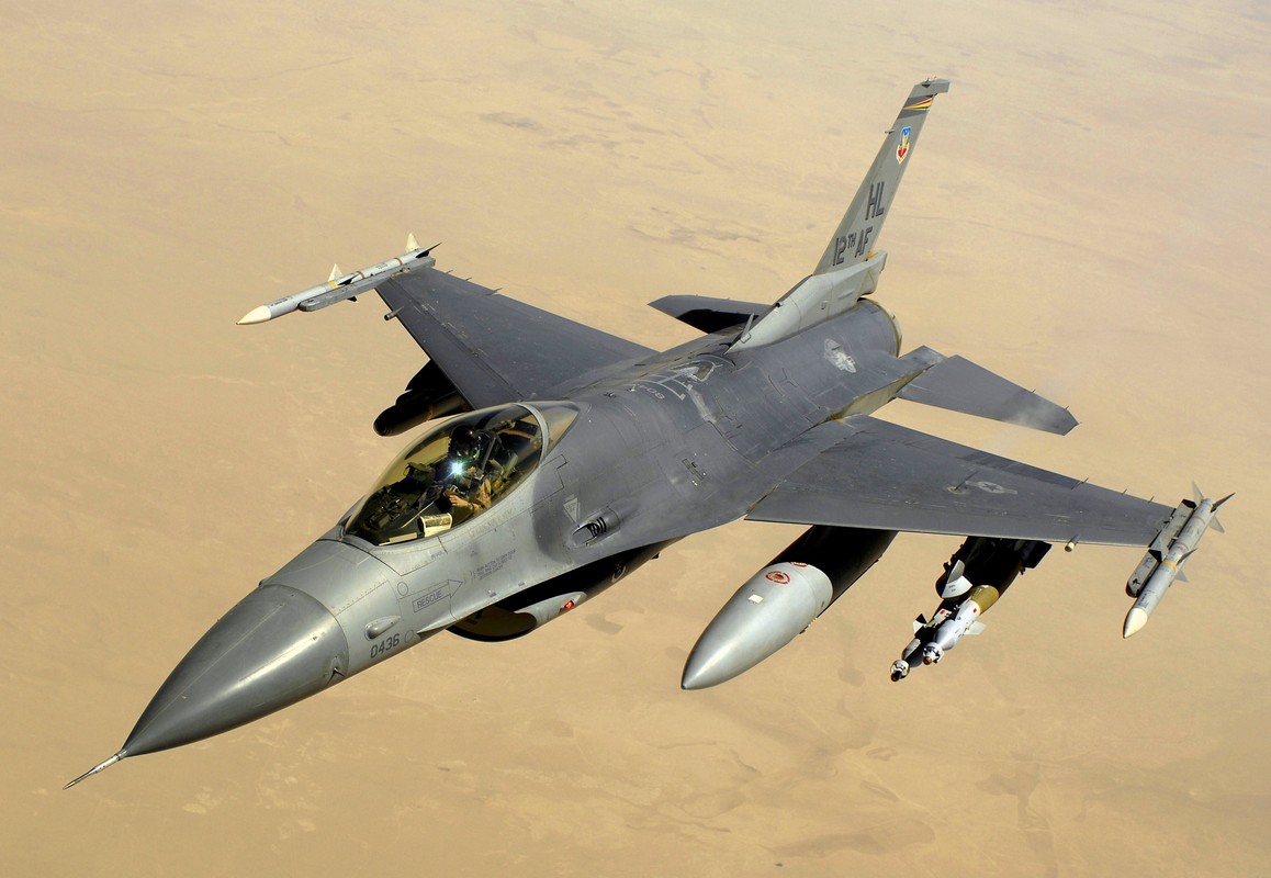 Ly do F-16 song tot trong thoi dai may bay tang hinh noi nhu con-Hinh-2
