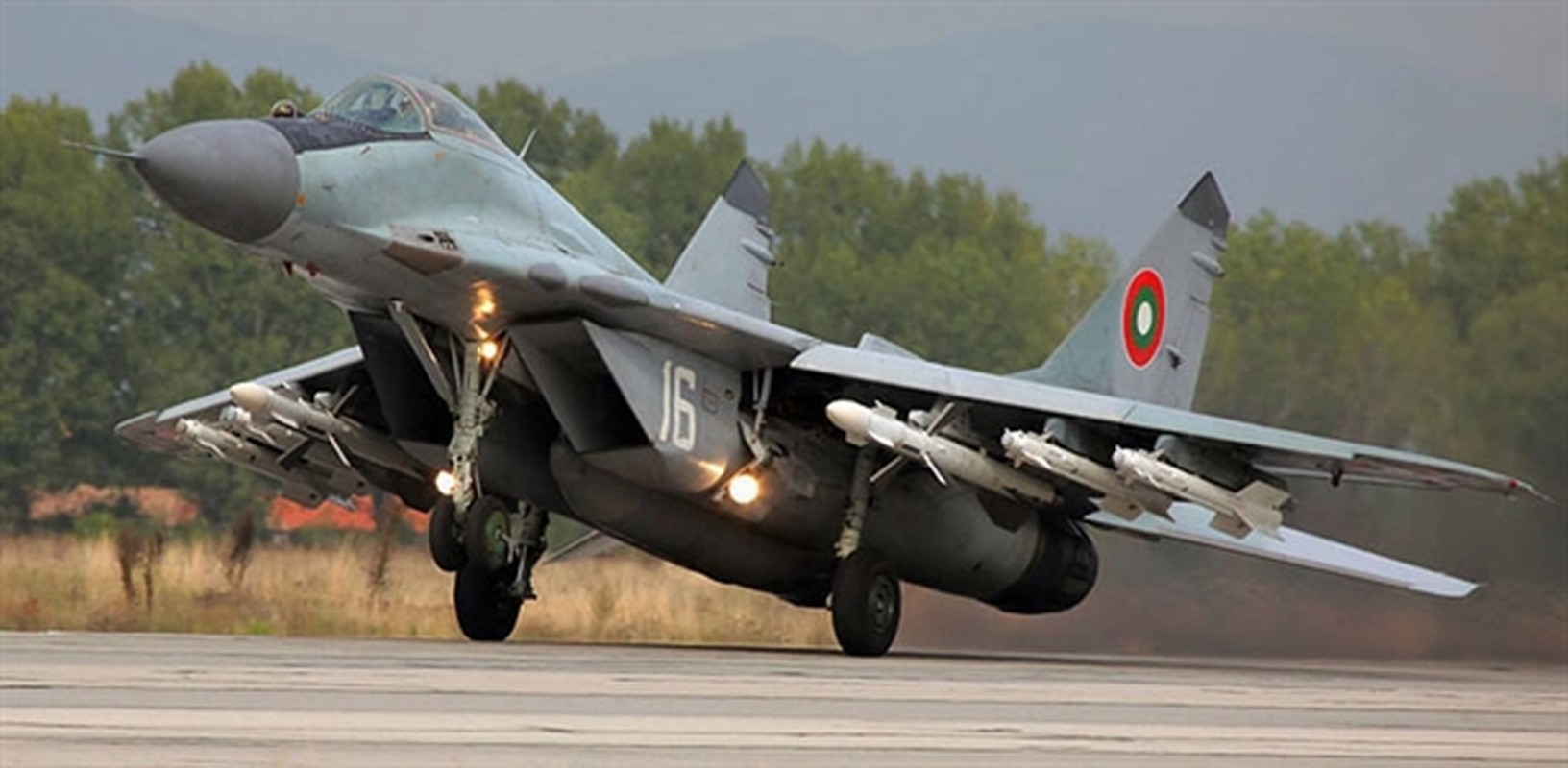 Bulgaria tha mua F-16 gia re hon nho Nga nang cap MiG-29