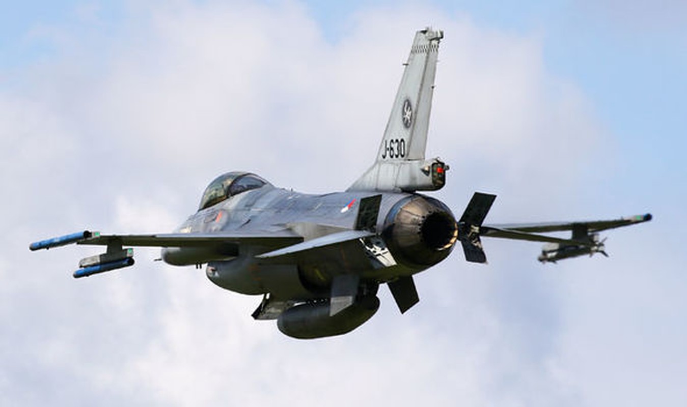 May bay F-16 phat no, hai “dong nghiep” chet oan-Hinh-3