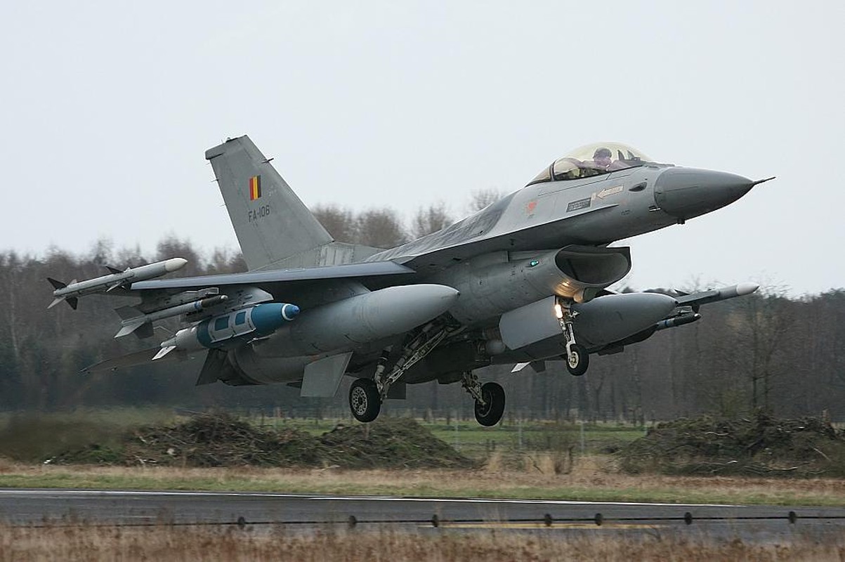 May bay F-16 phat no, hai “dong nghiep” chet oan-Hinh-7