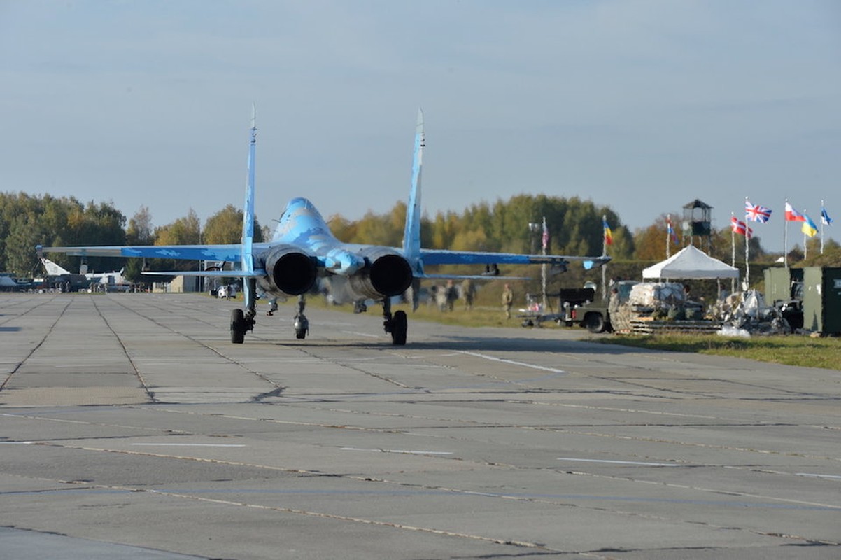 Di tim lai lich chien dau co Su-27 vua roi o Ukraine-Hinh-8