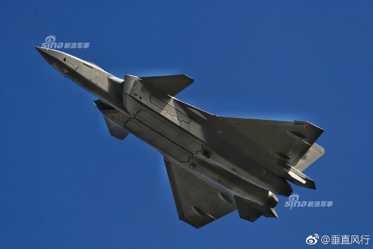 J-20 tung canh mo man Trien lam Hang khong Quoc te Chu Hai-Hinh-4