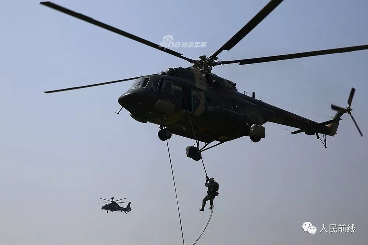 Choang ngop dan Mi-17 Trung Quoc tap tran do bo duong khong-Hinh-8