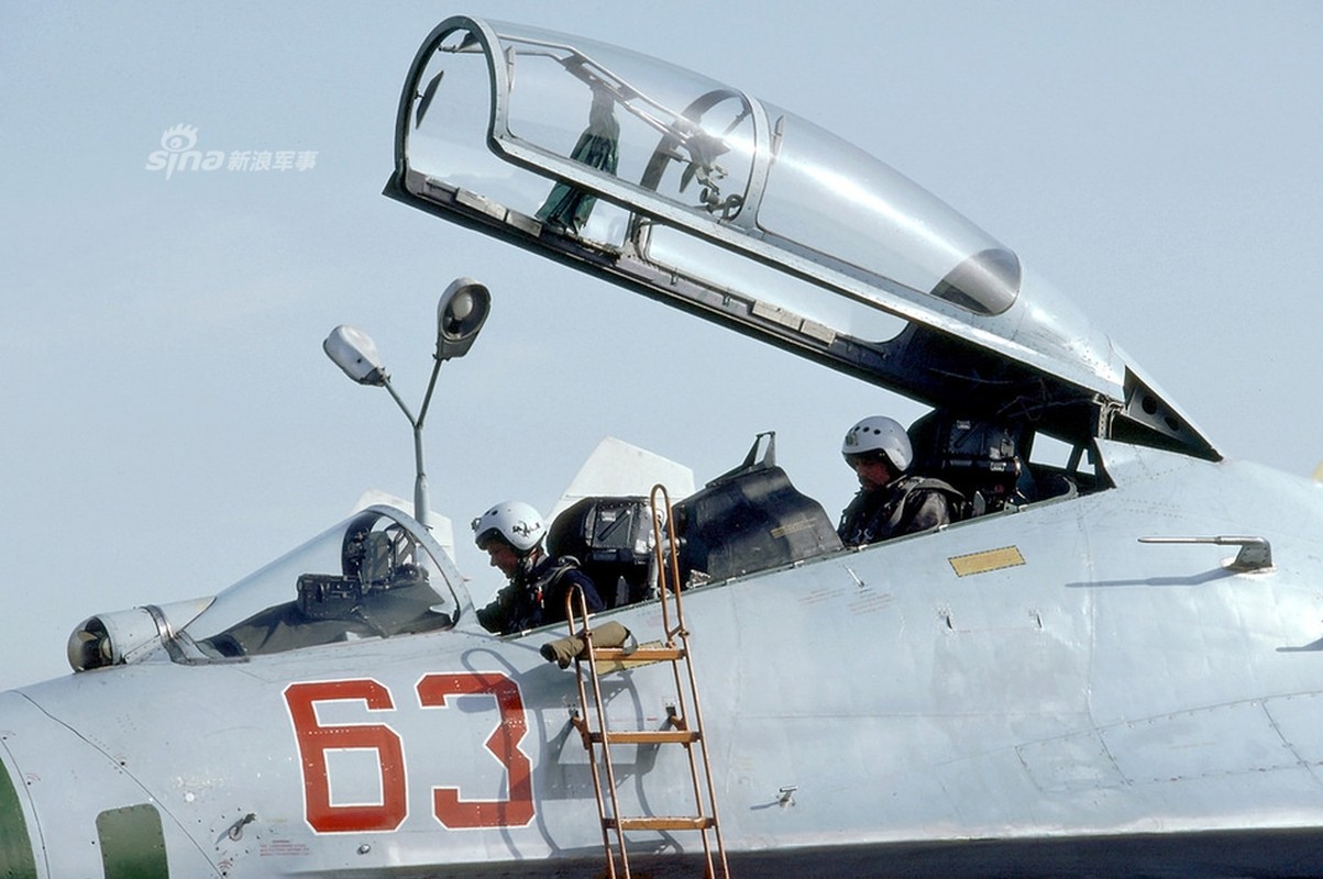 Lien Xo tan ra, hang chuc chiec Su-27 o Ba Lan bong dung 