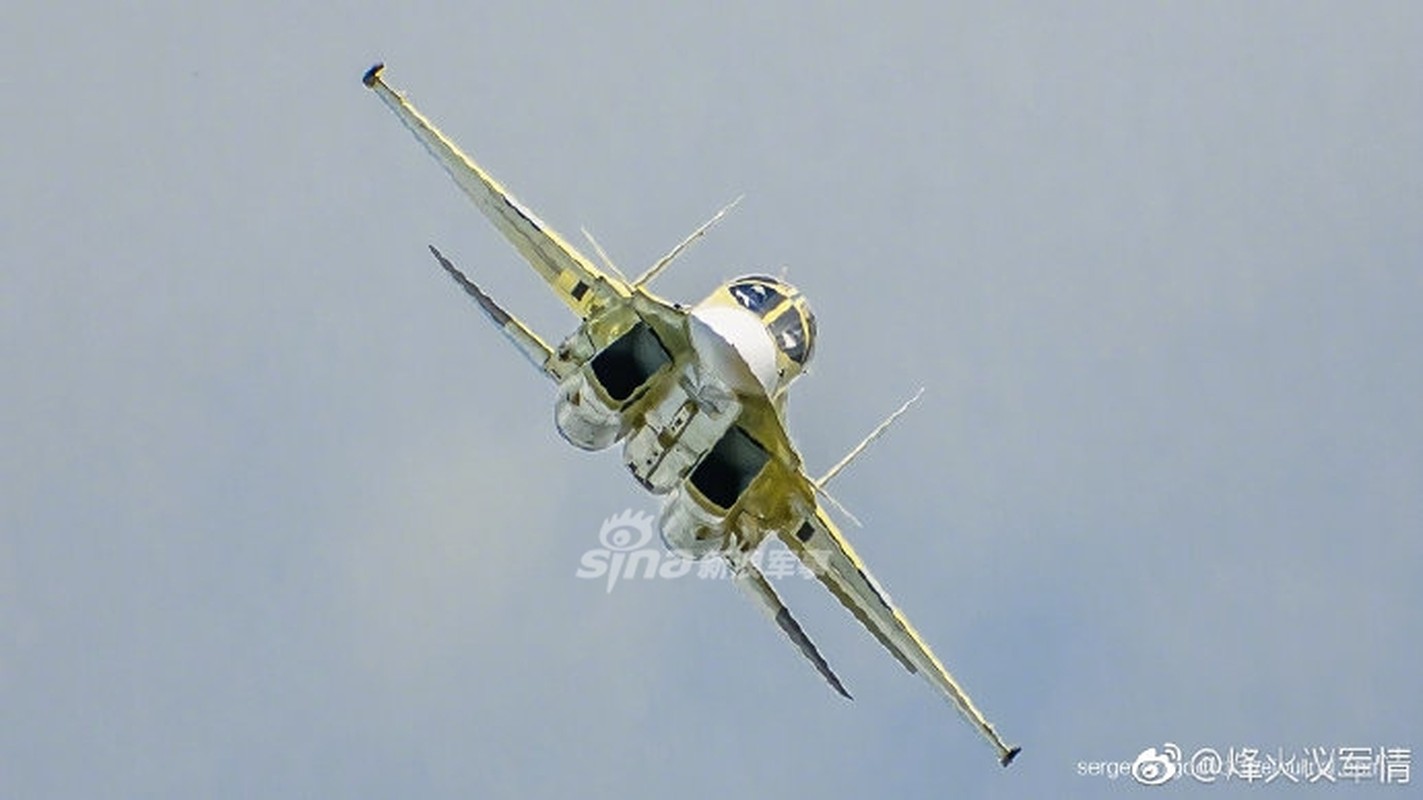 Can canh Su-34 “tran truong” bay thu khi vua ra khoi nha may-Hinh-3