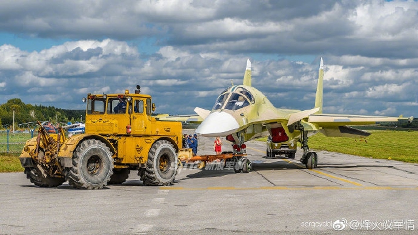 Can canh Su-34 “tran truong” bay thu khi vua ra khoi nha may-Hinh-9