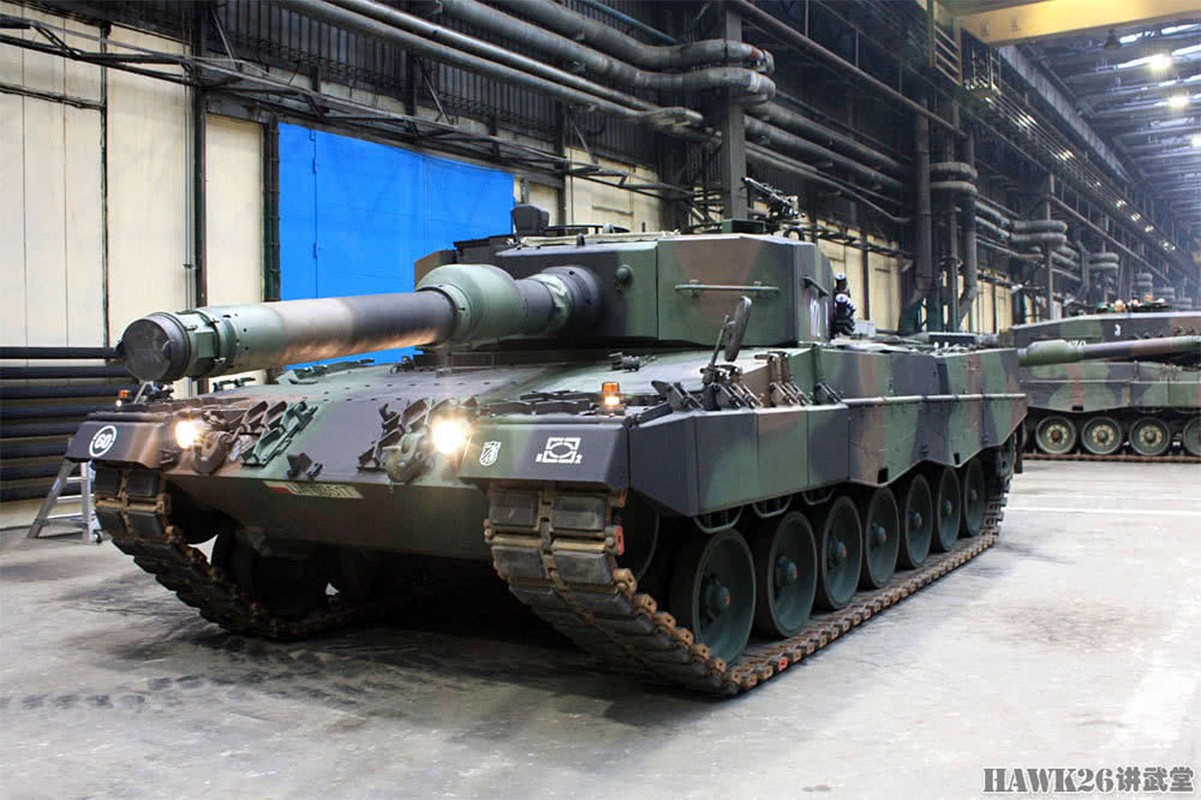 Ba Lan dua vao bien che xe tang Leopard 2PL dau tien-Hinh-6