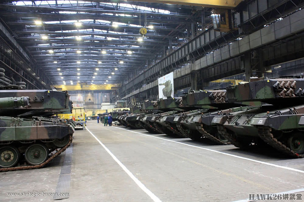 Ba Lan dua vao bien che xe tang Leopard 2PL dau tien-Hinh-7