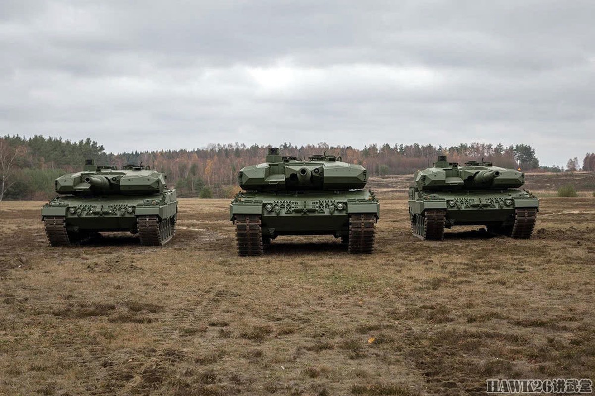 Ba Lan dua vao bien che xe tang Leopard 2PL dau tien