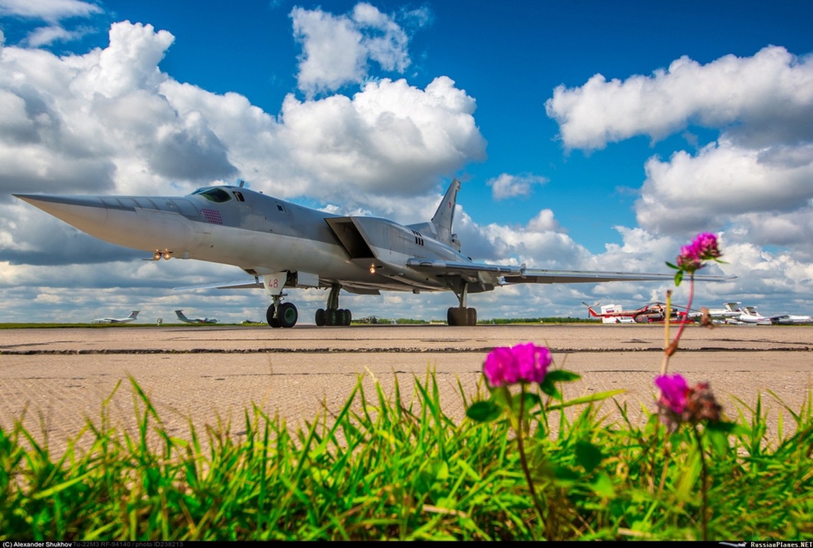 May bay nem bom Nga vua roi tung la noi khiep so cho NATO-Hinh-4