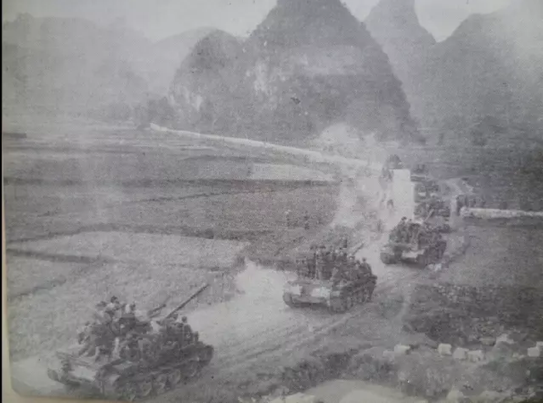 500 xe tang Trung Quoc dai bai ra sao trong Chien tranh Bien gioi 1979?-Hinh-9