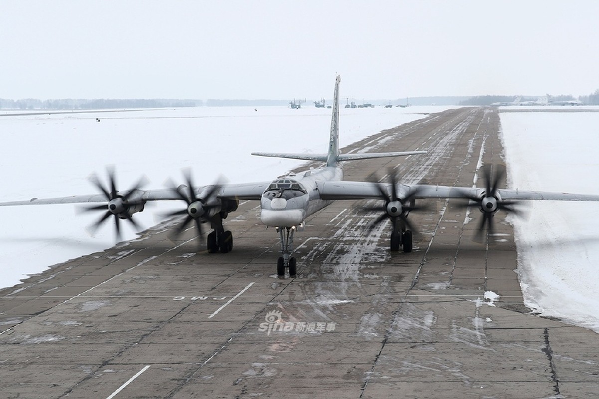 Ngam “ong gia” Tu-95 cua Nga cat canh trong nhiem vu moi-Hinh-4