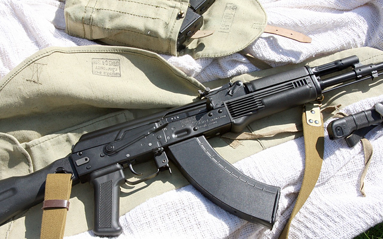 Ban AK-103 cho A Rap Xe Ut, Nga lai trung dam o IDEX 2019-Hinh-4