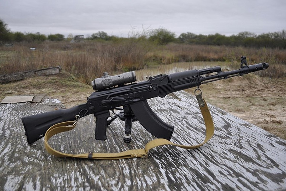 Ban AK-103 cho A Rap Xe Ut, Nga lai trung dam o IDEX 2019-Hinh-9
