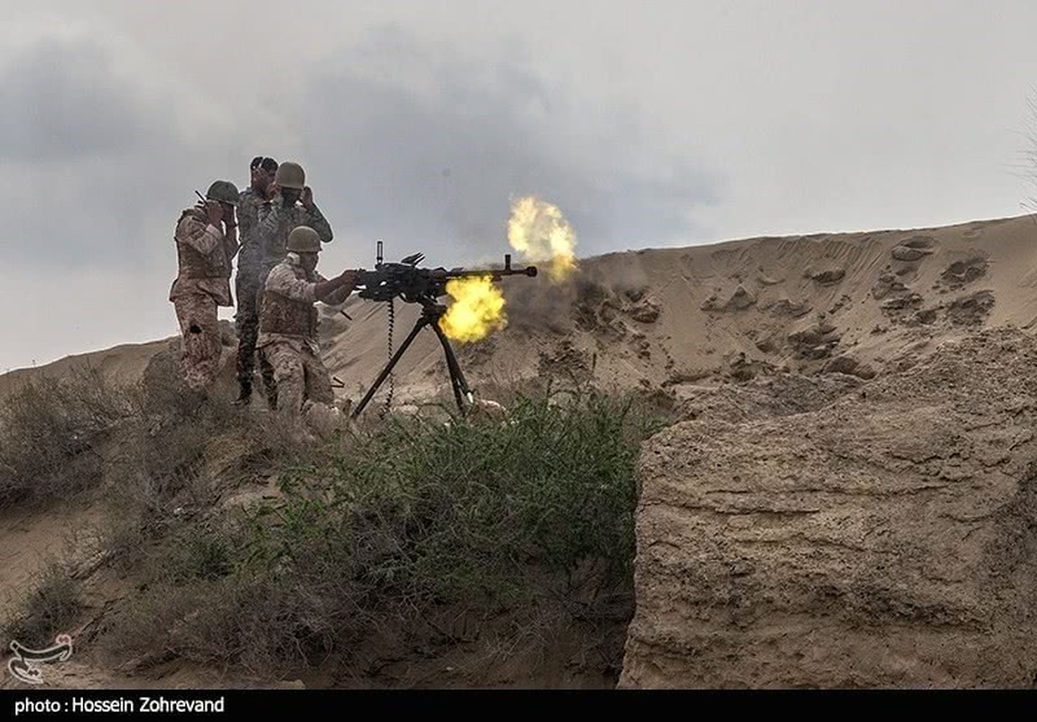 Choang voi man dien tap do bo cua Ve binh Cach mang Iran-Hinh-13