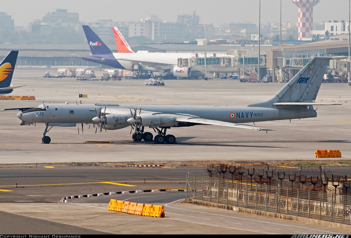 Chiem nguong do hoanh trang cua sieu co Tu-142 Khong quan An Do tung co-Hinh-8