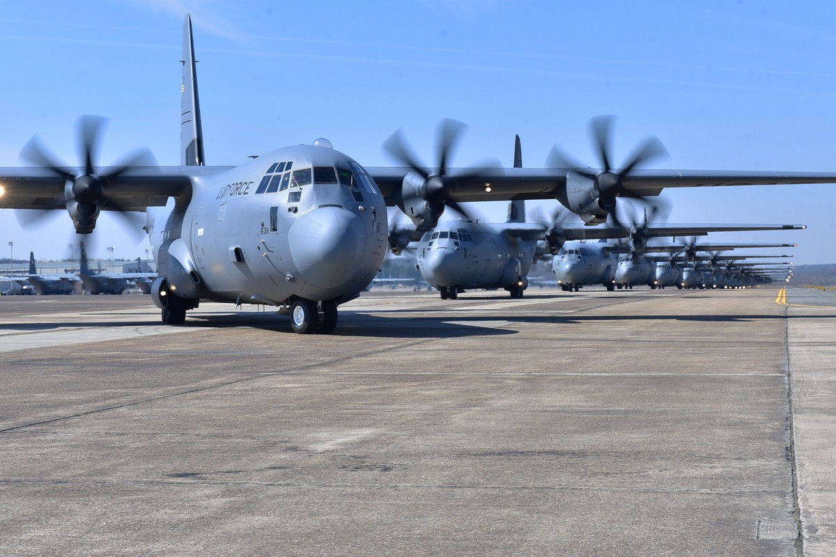 Vuong loi dong co, My cho 60 chiec C-130H 