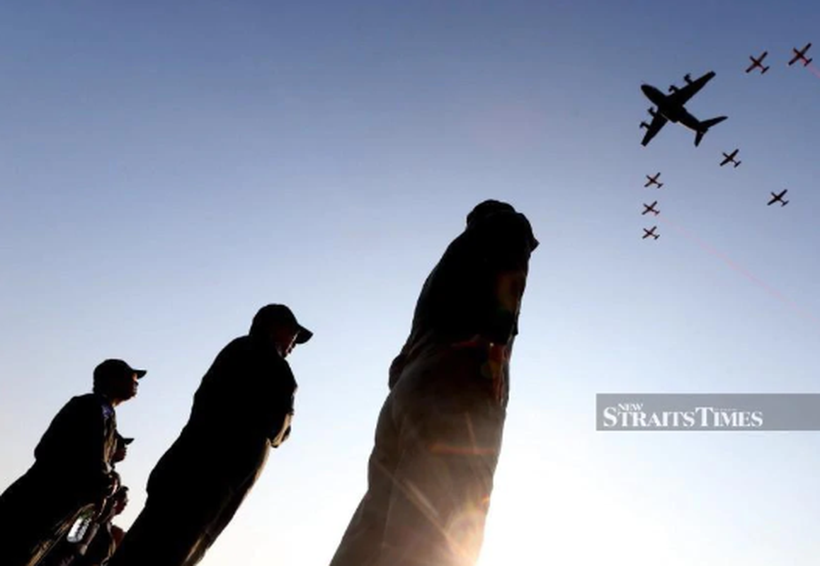 B-52 My bay qua bien Dong de toi Malaysia du LIMA 2019-Hinh-8