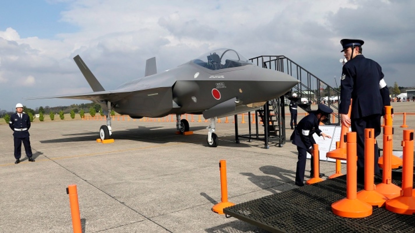 May bay F-35 cua Nhat khong he gui tin hieu khan cap khi gap nan-Hinh-5