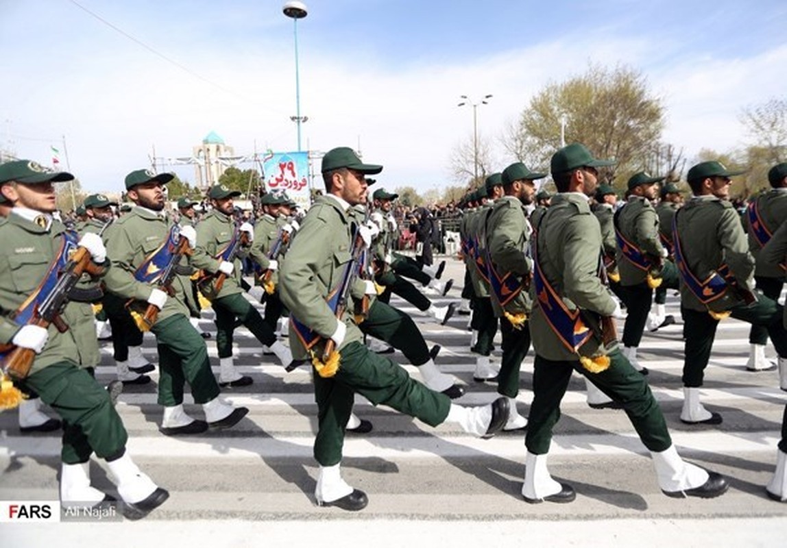 Iran duyet binh quy mo ky niem 40 nam Cach mang Hoi giao-Hinh-9