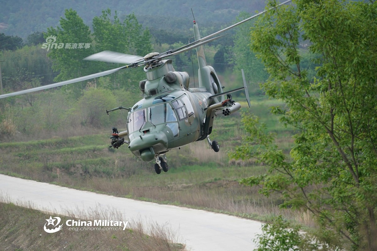 Choang voi dan vu trang tren truc thang Z-9 Harbin cua Trung Quoc-Hinh-3