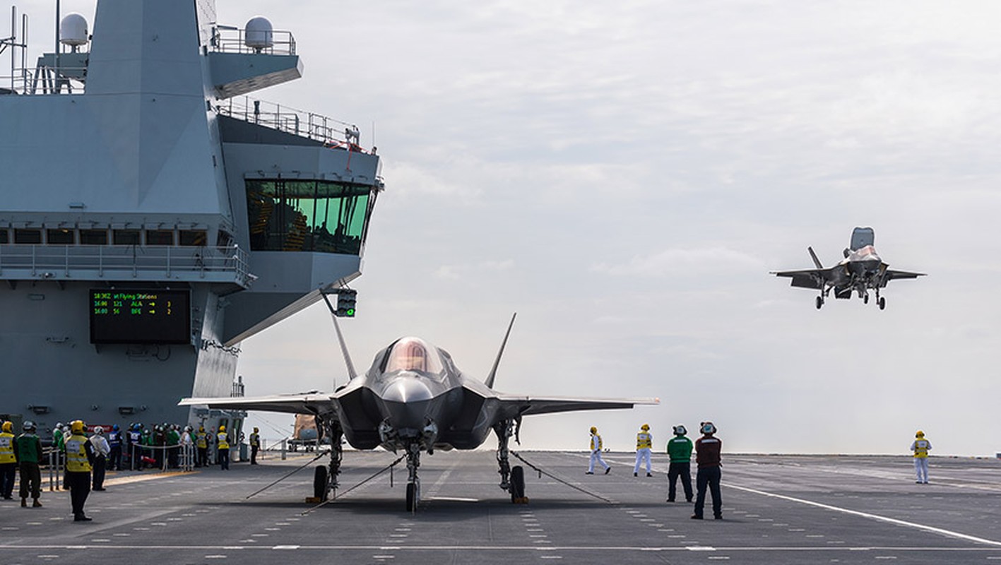 F-35 My lan dau tien ha canh len tau san bay nuoc ngoai-Hinh-8