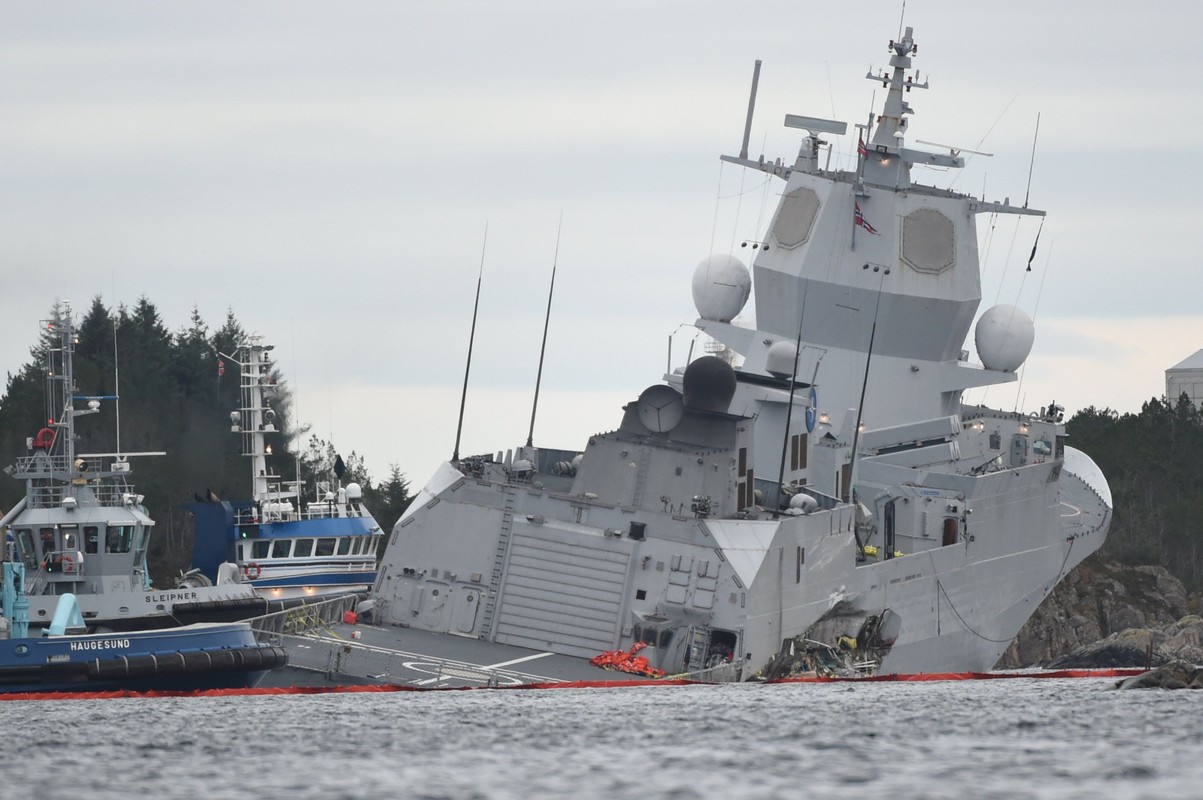 Chet ngat voi so tien Na Uy dinh bo ra sua tau KNM Helge Ingstad-Hinh-4