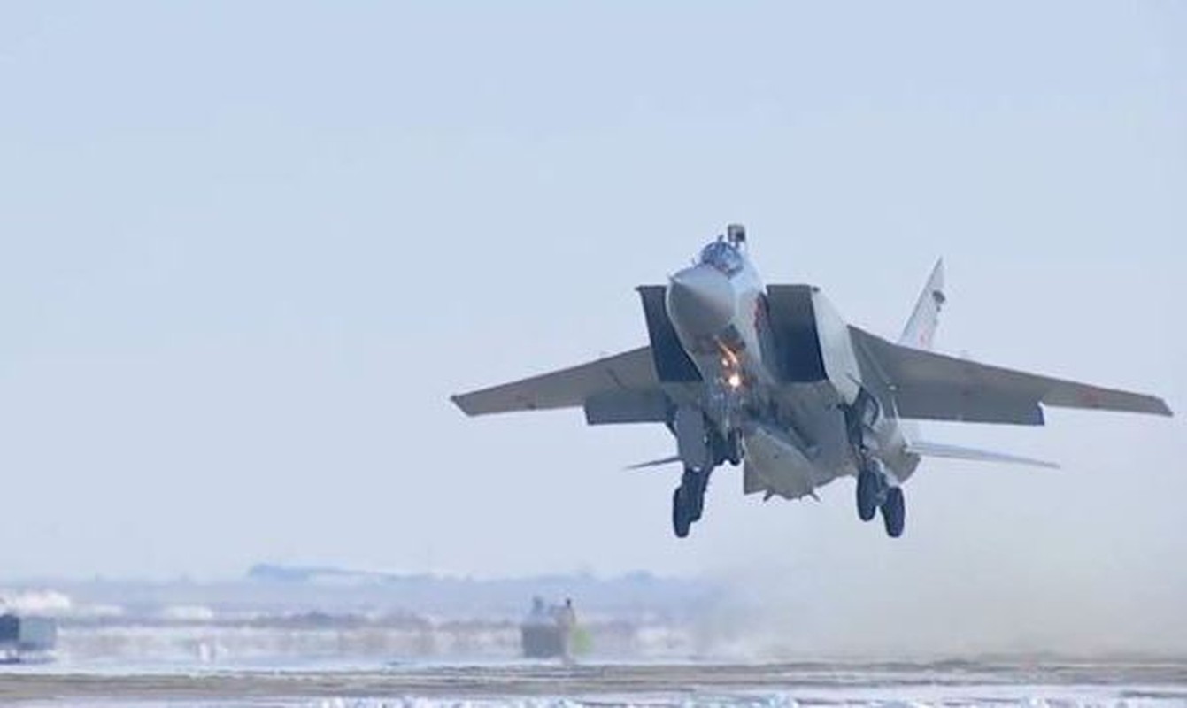 Tong thong Putin duoc tiem kich Su-57 ho tong di tham MiG-31-Hinh-8