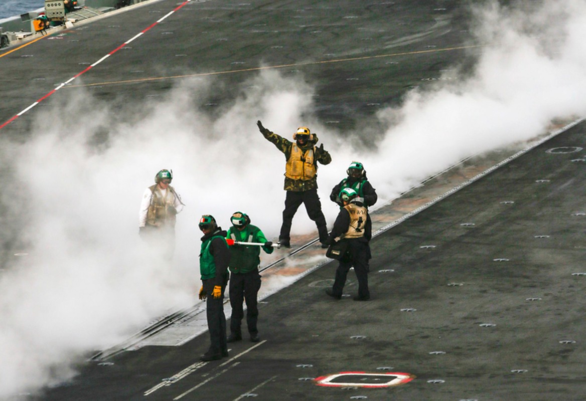 Cuoc song tren tau san bay USS Abraham Lincoln My dieu toi Trung Dong-Hinh-16