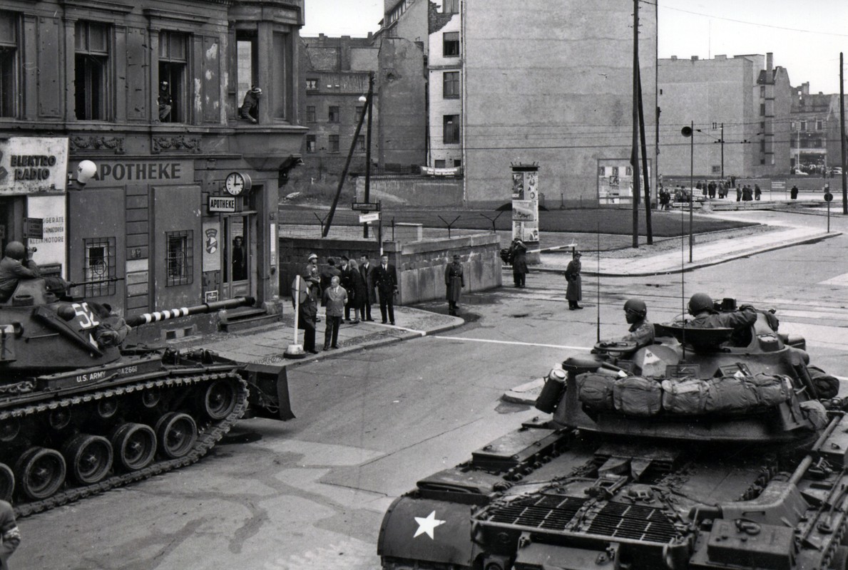 Checkpoint Charlie: 