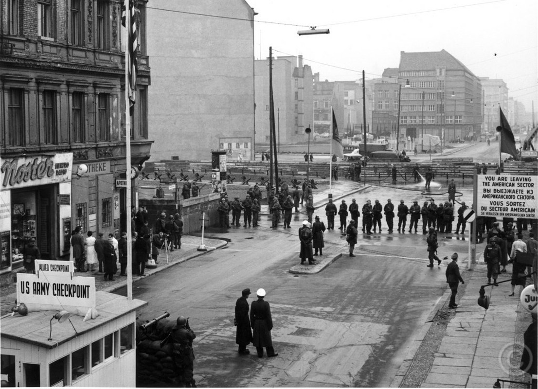 Checkpoint Charlie: 