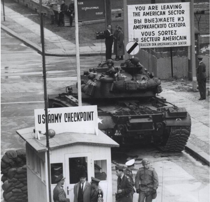 Checkpoint Charlie: 