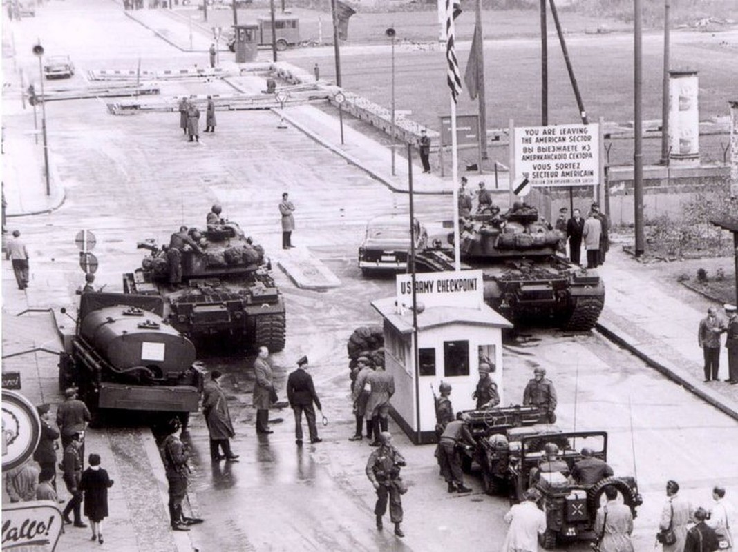 Checkpoint Charlie: 