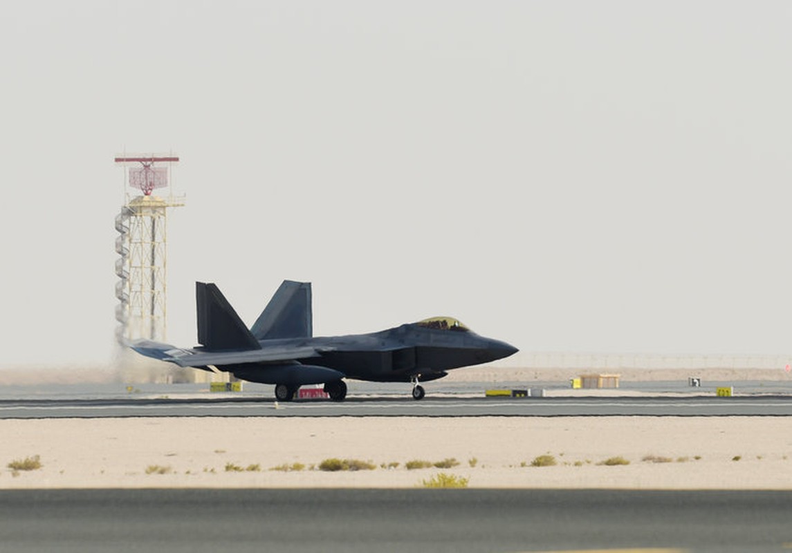 Tiem kich F-22 My vua dua toi Qatar xin hon F-35 o diem nao?