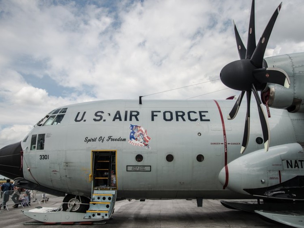 Ben trong khoang lai cua van tai co C-130: Tien nghi bat ngo-Hinh-2