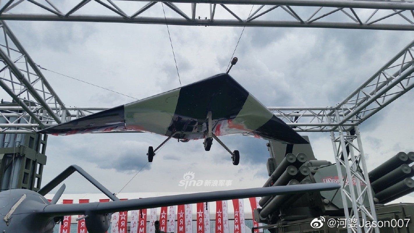 Can canh UAV tang hinh Nga lan dau mang den Army-2019-Hinh-3